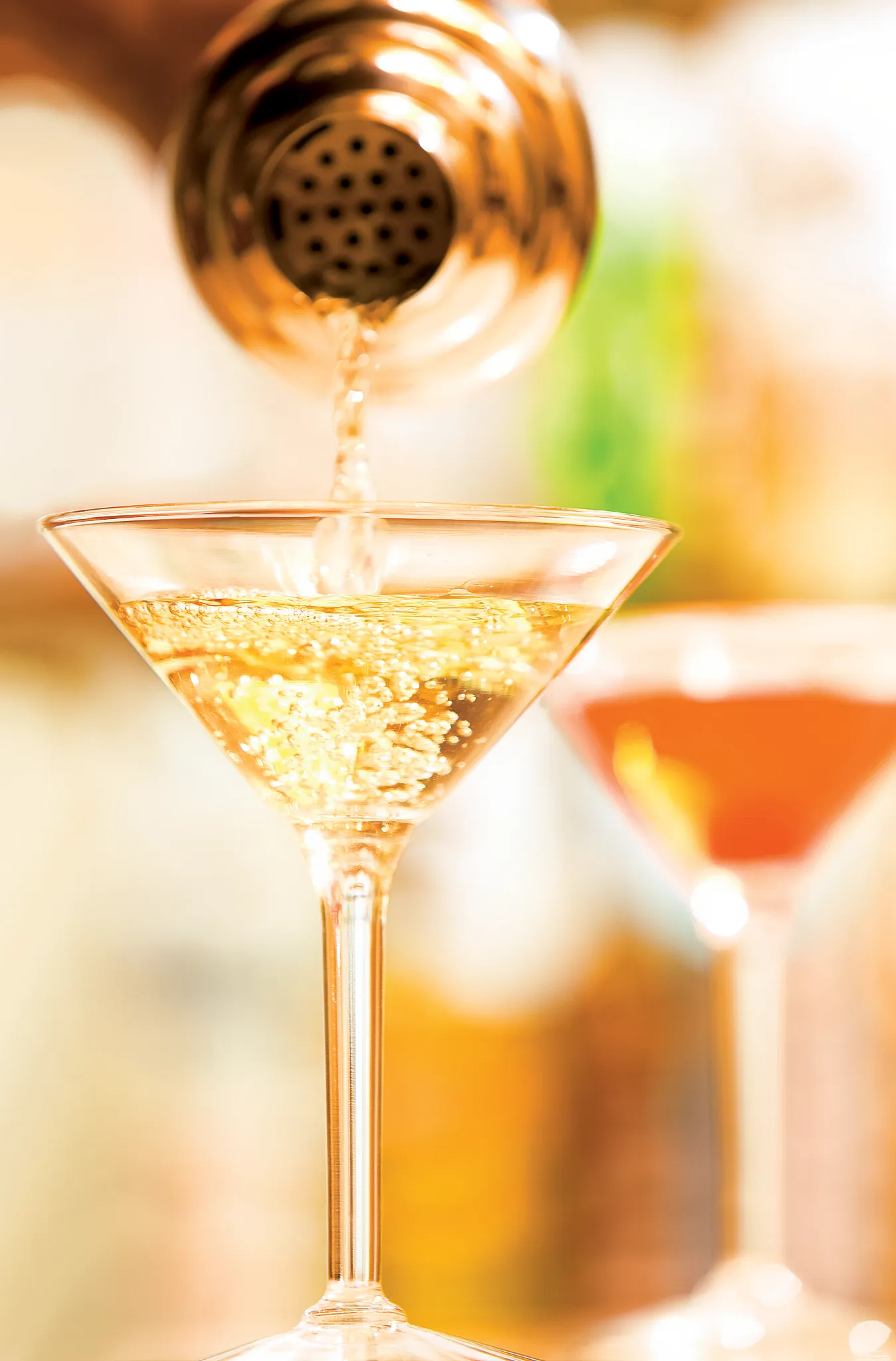 Manatees swim-up bar at Secrets Vallarta Bay Puerto Vallarta featuring poolside seating, tropical cocktails, and a relaxed beachfront atmosphere.