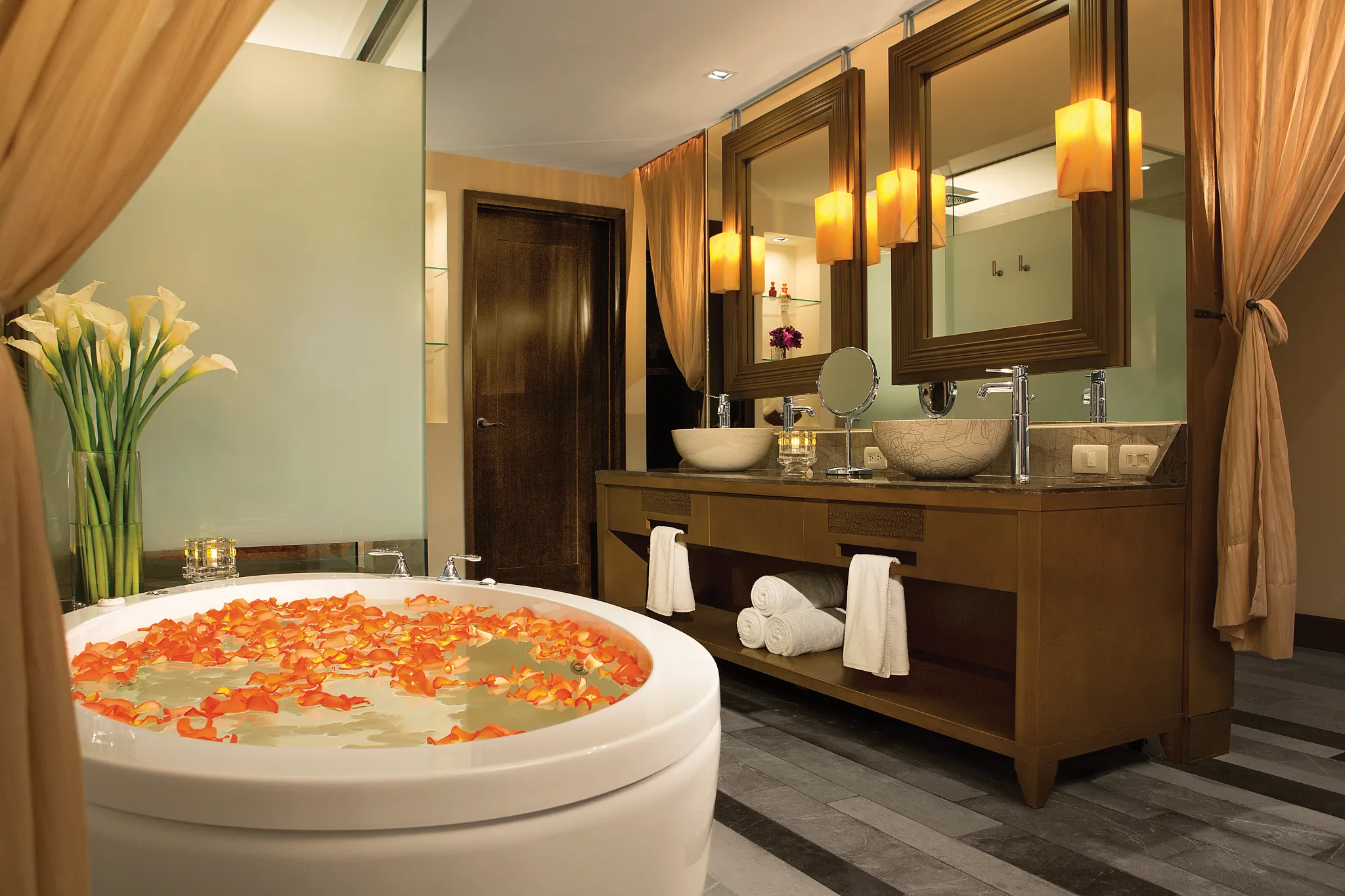 Preferred Club Master Suite Oceanfront bathroom with soaking tub, double sinks, and modern finishes at Secrets Vallarta Bay Puerto Vallarta.